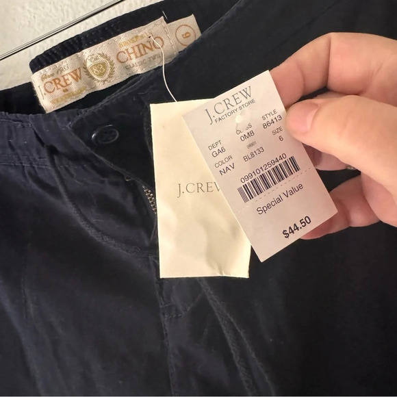 J. Crew New Navy Chino Shorts City Fit Classic Cuffed Summer Size 6 - Picture 3 of 9